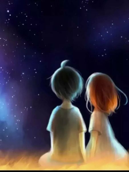 Мальчик и девочка смотрят на небо