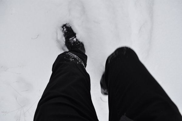 Ноги в сугробе