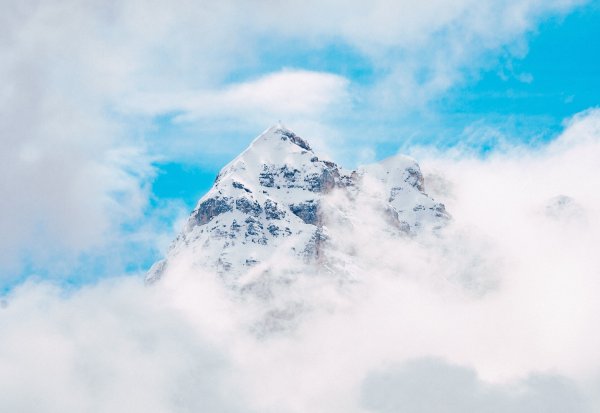 Горы белые верхушки