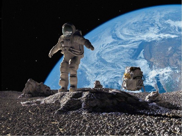 Космонавт на Луне