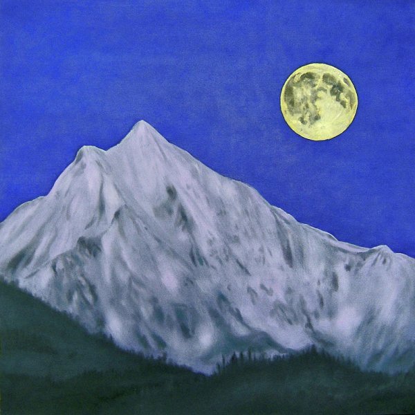 Луна и Уральские горы