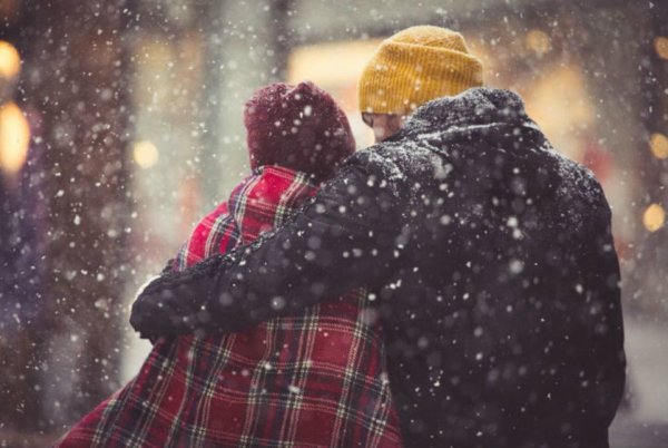 Влюбленные под Снегопадом