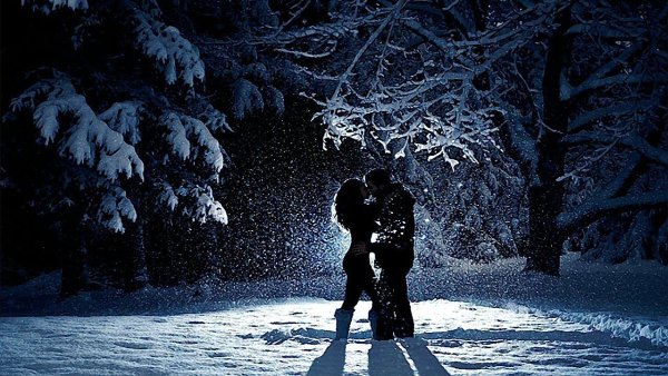Зимний вечер влюбленные