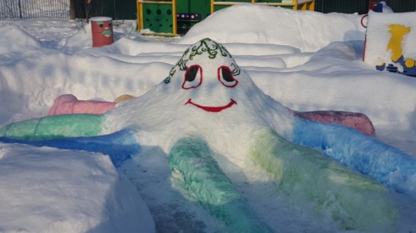 Осьминог из снега