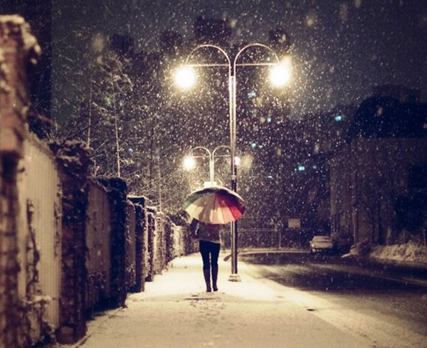 Ночь снег девушка