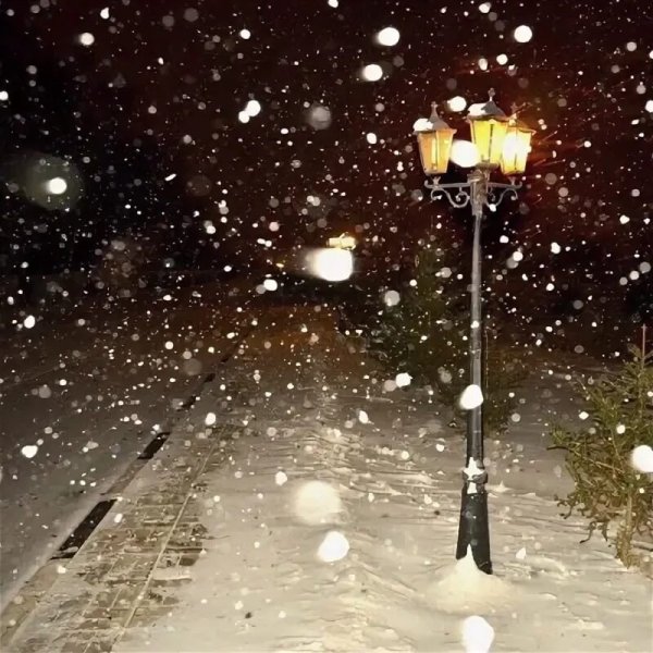 Снег в свете фонаря