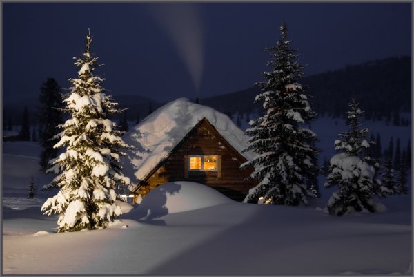 Избушка зимней ночью