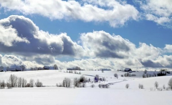 Зимнее небо с облаками
