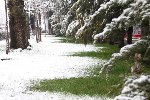 Сугробы в апреле