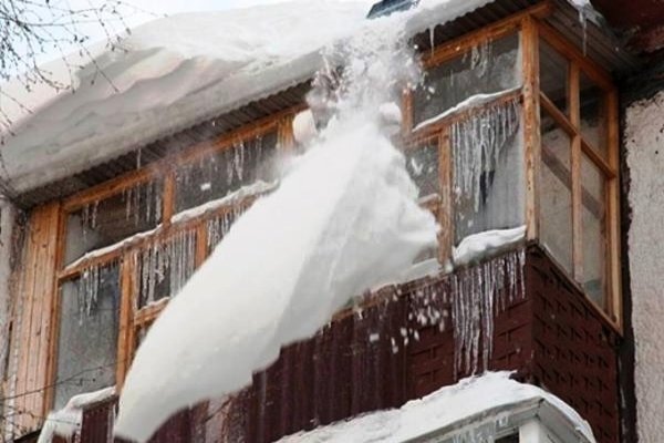 Сход снега МЧС