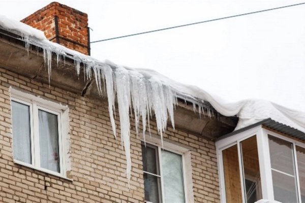 Сосульки и наледь на крыше