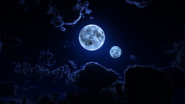 Две Луны на небе