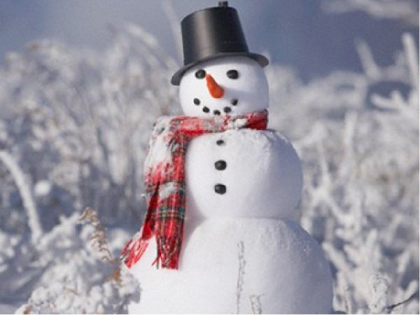 Красивые снежные Снеговики