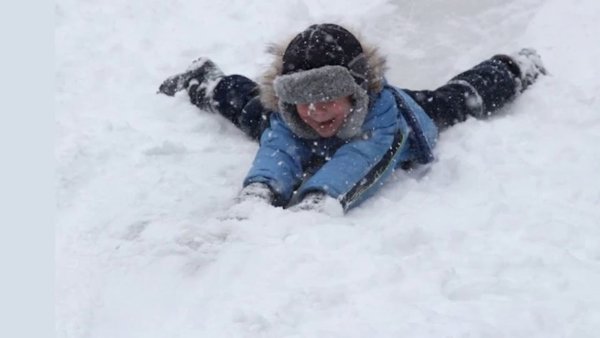 Мальчик в снегу