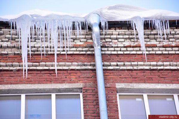 Сосульки на крыше