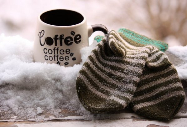 Снежное утро и кофе