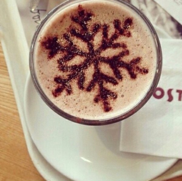 Чашка кофе со снежинкой