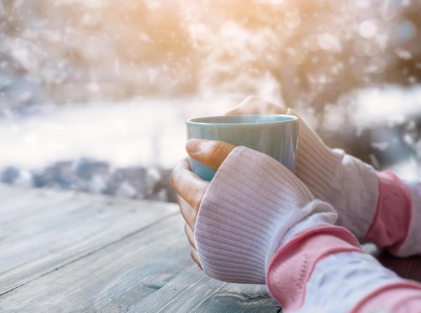 Кофе в руках зима