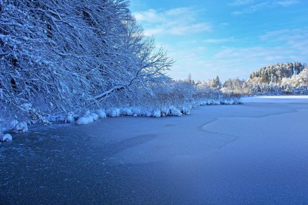 Замерзшая река