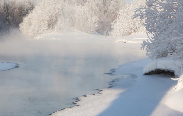 Речка подо льдом