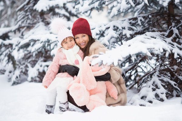 Фотосессия с дочкой в зимнем лесу