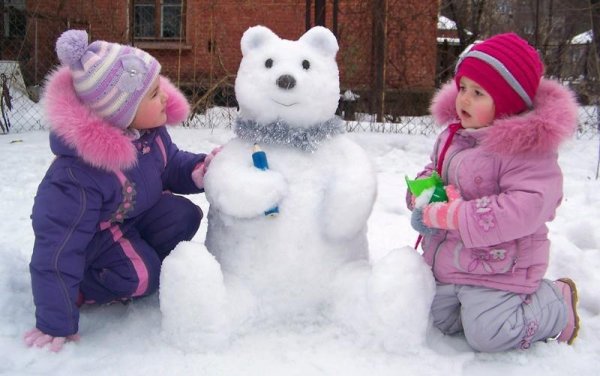 Медведь из снега