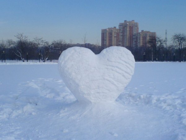 Сердце из снега