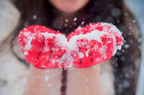 Сердце в руках зимой