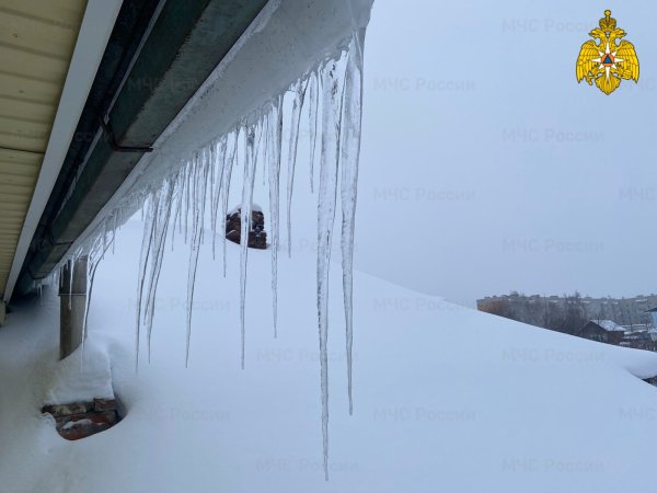 Сход снега с крыши