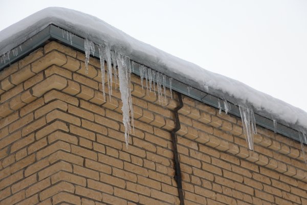 Сход снега и наледи