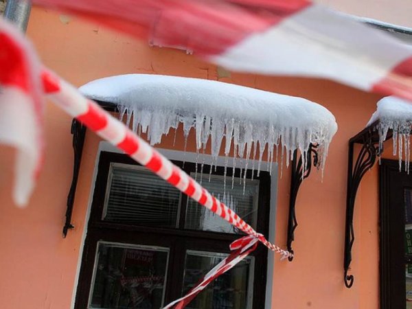 Осторожно наледь на крыше