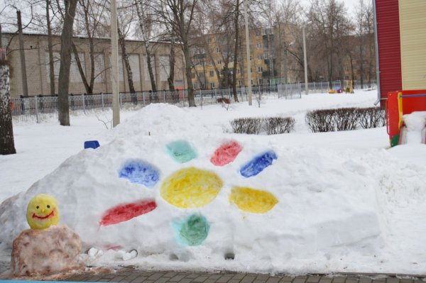 Из снега в детском саду