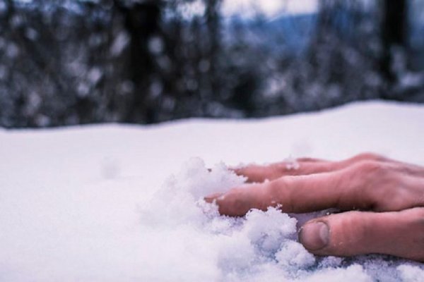 Снег в руках