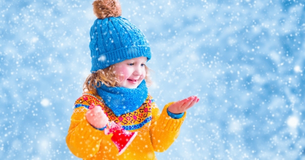 Снежинка на ладошке у ребенка