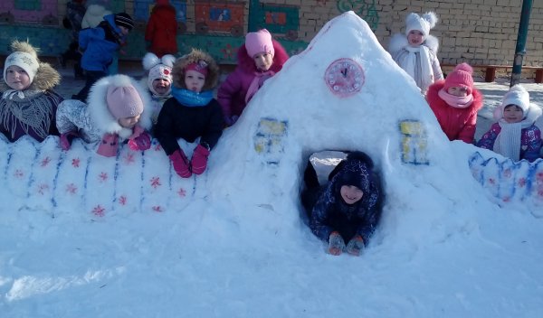 Снежная крепость для детей