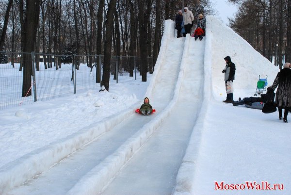 Горка из снега