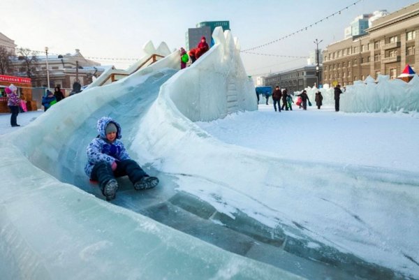 Ледяная горка для детей