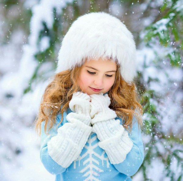 Маленькие девочки зимой