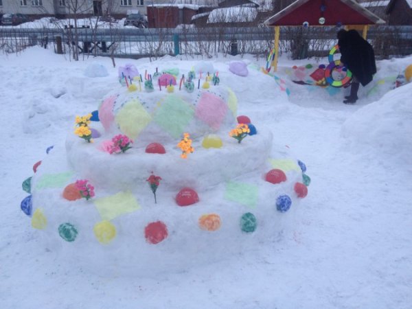Зимние фигуры на участке детского сада