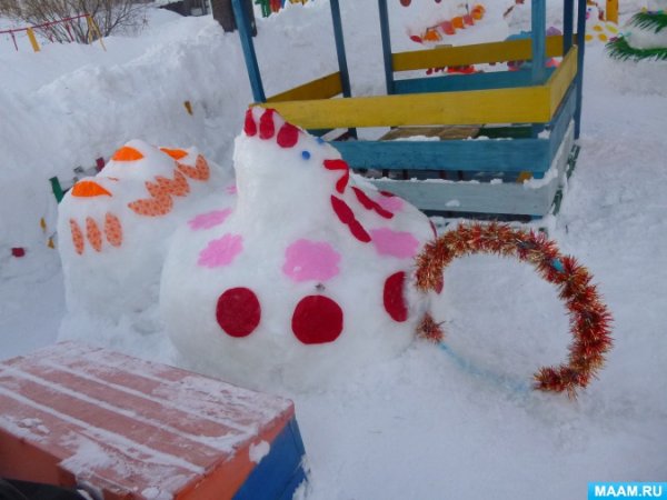 Снежные постройки в детском саду на участке