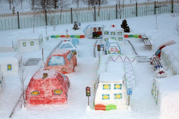 Автогородок из снега в детском саду