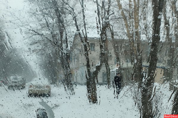 Мокрый снег за окном