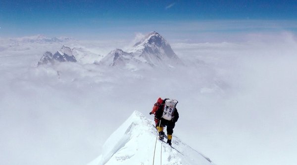 Вершины: Джомолунгма (Эверест), Эльбрус.