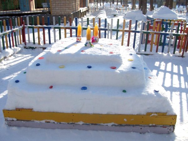 Снежные постройки в детском саду