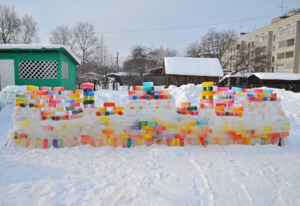 Постройки из снега в детском саду