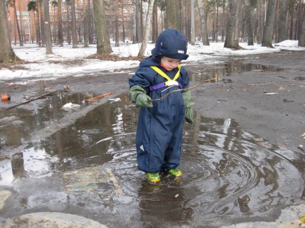 Апрельские лужи