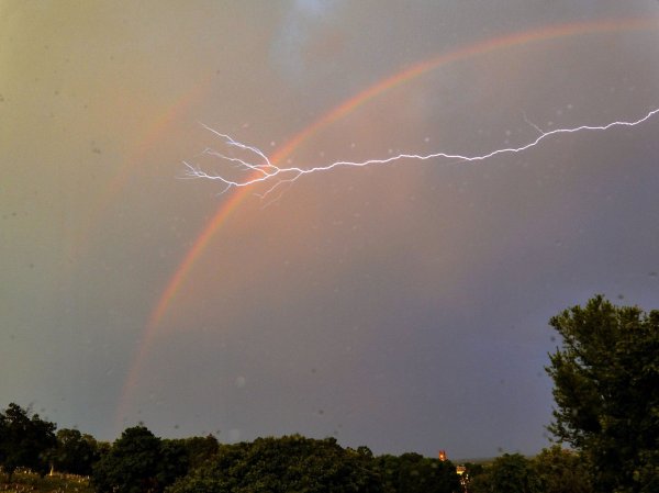 Молнии солнце Радуга картинка