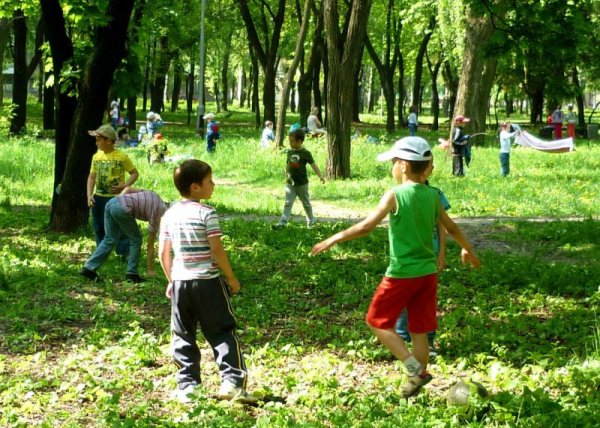 Детские игры в парке
