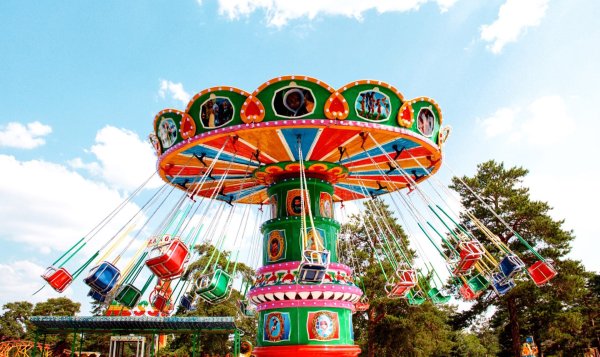 Аттракцион центрифуга Челябинск парк Гагарина