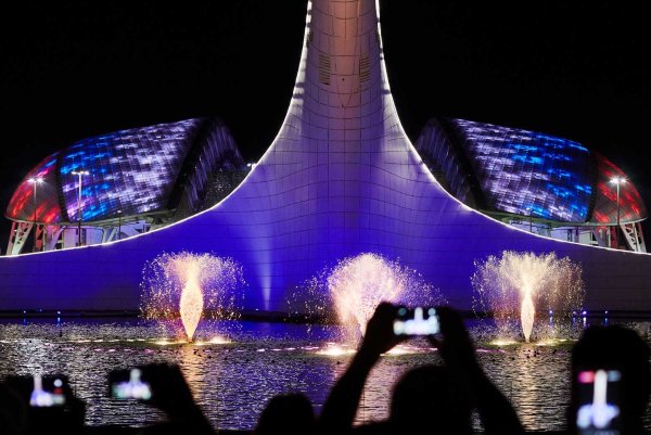 Олимпийский парк Сочи вечером